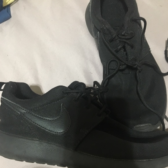NIKE Roshe One Black - Picture 3 of 6